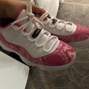 Women’s snakeskin 11 lows